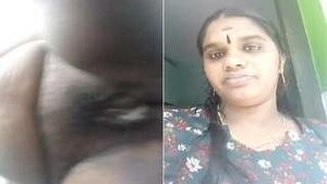Horny Mallu Bhabhi Showing Pussy