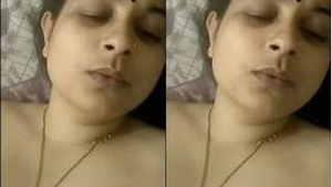 Sexy Bhabhi Showing Her Nude Body