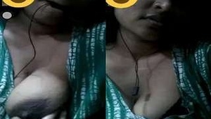 Sexy indian Girl Showing Her Nude Body And bathing On Video Call