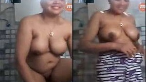 Exclusive Cute indian Girl Showing boobs Pussy on Video Call