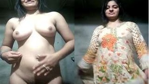 Hot Look Desi indian Girl Strip Her Cloths and Showing her Nude body