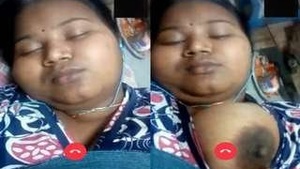 Tamil Bhabhi Showing her big Boobs on Video Call