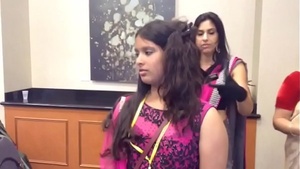 Hot milf Kannada in sleeveless blouse and belly button show