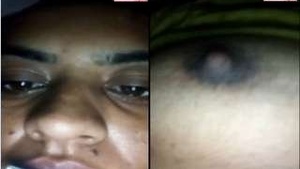 Cute Desi Girl Showing boobs on Video Call