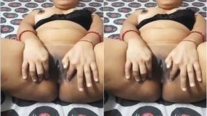 Famous Priya Bhabhi Showing Boobs Pussy