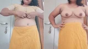 Sexy Bhabhi Showing Boobs