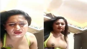 Sexy Bhabhi Showing her Boobs To Lover On Video Call