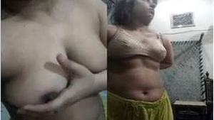 Horny Paki Girl Showing Her Nude Body And Fingerring