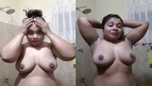 Hot Look Sri Lankan Girl Record Her Nude Bathing Selfie