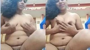 Sexy indian Girl Showing boobs and Pussy