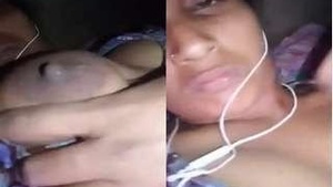 Horny Showing Her Boobs Pussy