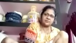 Hot mommy shows sexy pussy in video chat