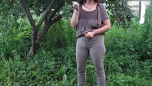 PISS in his pants in the grief at the application of the garden)