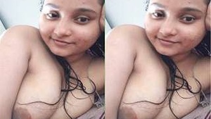 Horny Girl Record Her Nude Selfie