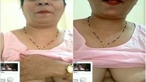Desi Horny Bhabhi SHowing Her Boobs Pussy On video Call