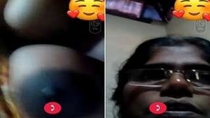 Desi Mallu Aunty Shows Boobs