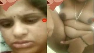Horny Desi Bhabhi Showing Fingering On Video Call