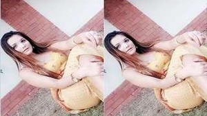 Paki Girl Showing Her Boobs