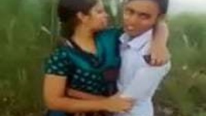 Desi girl outdoor kissing mms scandal
