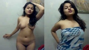 Cute Girl Shows her Nude Body