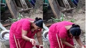 Exclusive Desi Aunty Boob Visible While Cleaning Cloths