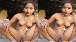 Horny Village Bhabhi Record Her Fingerring Selfie