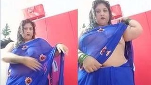 Super Sexy Des Boudi Boob Visible In Saree