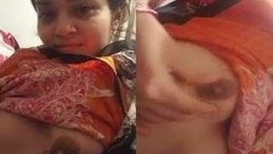 Sexy Girl Showing Boobs Pussy