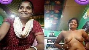 Sexy Boudi Shows her Boobs