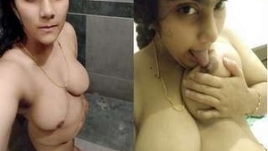 CUte Desi indian Girl Record her Bathing Video