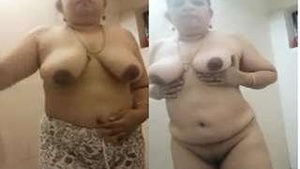 Horny Mallu Bhabhi Showing Boobs pussy