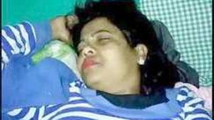 Desi local village bhabi middle of the night show her pussy