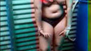 Bhabhi nude captured while showering