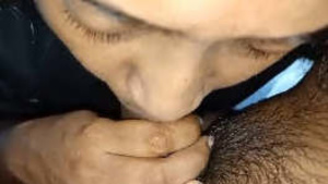 Menina indiana dá boquete Vdo