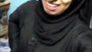 Hijabi Paki Menina Em Burka Mostrando E Dedilhado