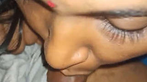 Indian Tamil hot woman gives blowjob