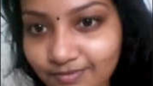 Tamil amateur girl show her nude on cam