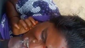 Mallu Bhabhi taking cumshot in mouth very small clip