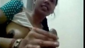 Evil mature Indian whore sucks on perpetual bushwa