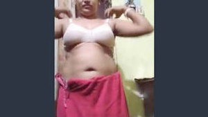 Sexy Indian Boudi Disgruntled Showing And Fingering