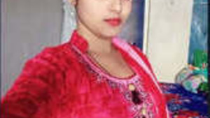 Sexy indian girl for money takes off her cloths and showing her naked body