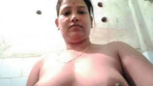 Sexy Indian Boudi Disgruntled Showing And Fingering