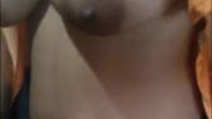 Desi Babe Showing Big Juicy Tits