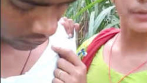 Desi outdoor lover caught