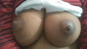 Cute Sexy Desi Indian girl fill her fingered pussy in Videocall clips