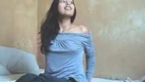 Desi pretty village bhabi pretty face, nude video