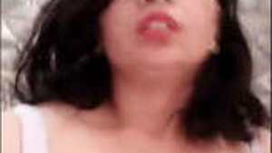 Desi bhabi fingering demanding and showing breasts