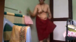 Tamil Bhabhi Weraing Panos