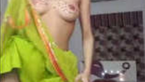 Pretty Girl Dancing Naked Showing Pussy