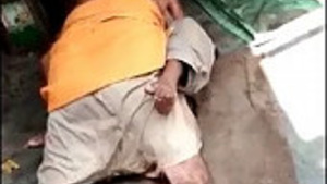 Caught Old Thakur sex with bhabi village